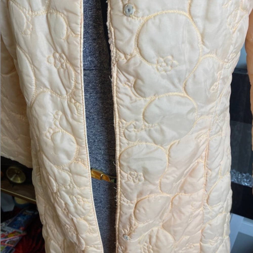 60s vintage quilted robe in peach 🍑 - Picture 4 of 9